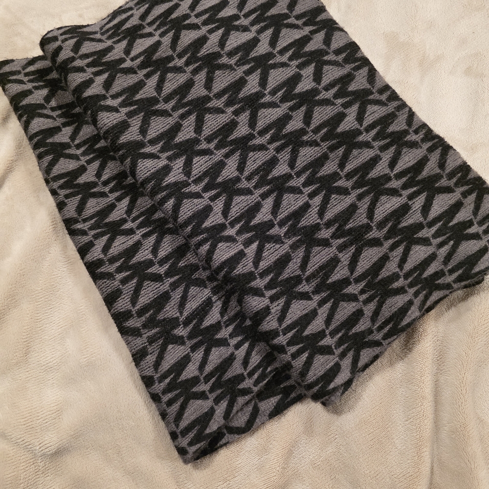 MICHAEL Michael Kors Black and Brown Knit Accessory